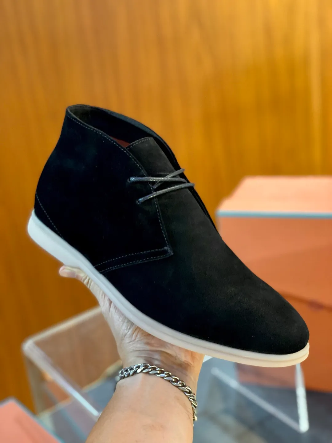 💰780 Loro Piana men's boots for autumn and winter ♞size; 39~46 The flexibility of first-layer cowhide returns to nature and feels the freedom and elegance in the city. A return to the original equestrian elegance aesthetics, Loro Piana is once again inspired by equestrianism this season, perfectly integrating freedom, elegance and functionality.